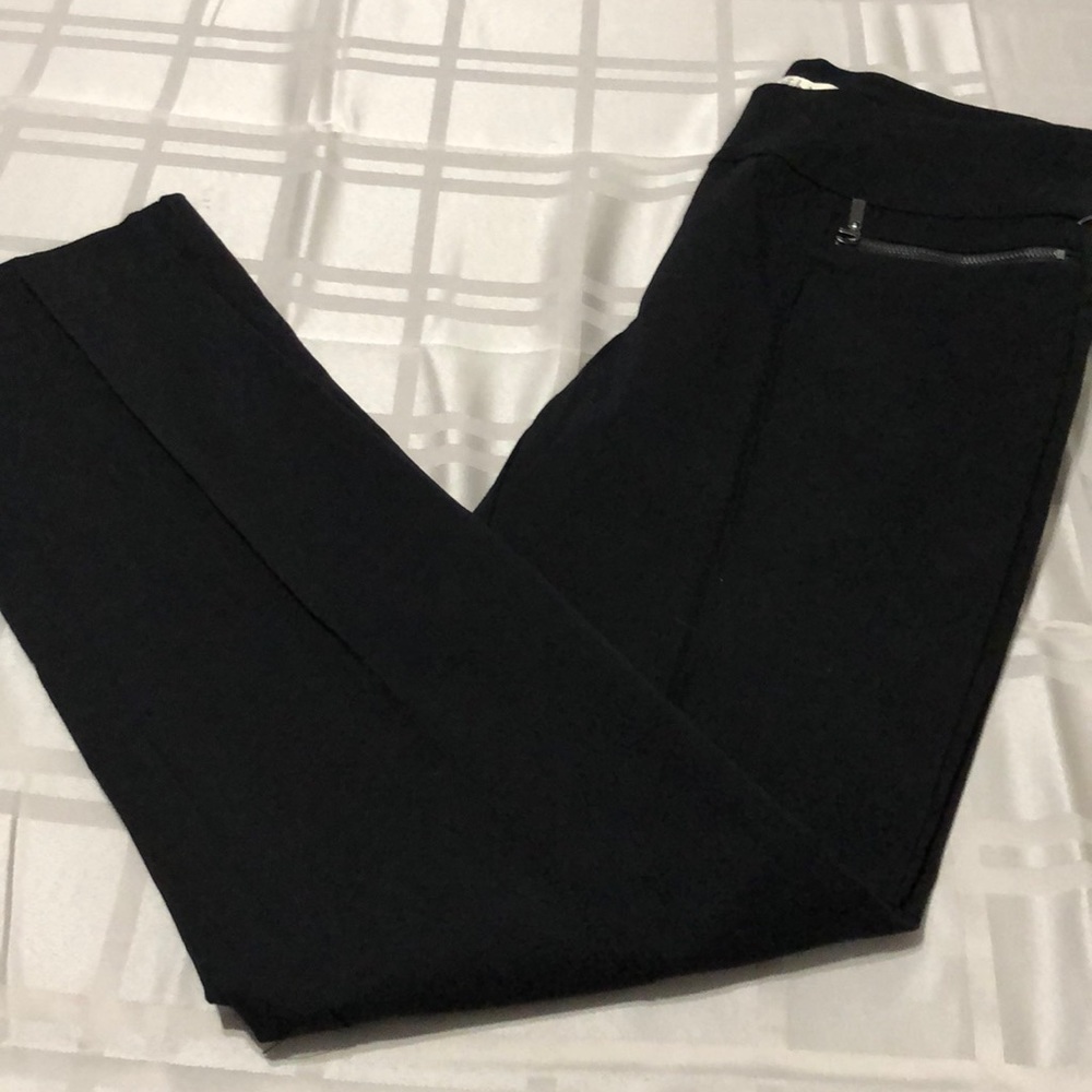 Stylish Skinny Leg Pants (NWT)